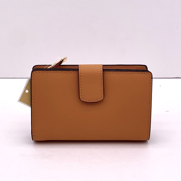 Michael Kors Jet Set Travel
Medium Bifold Coin Zipper
Wallet Cider - Picture 10 of 10